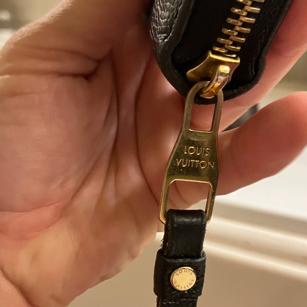 PRISTINE Louis Vuitton black empriente wallet!!  Very soft cow hide leather - Picture 5 of 10